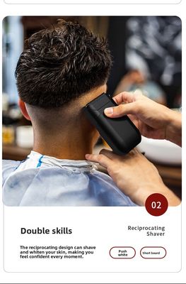 5V パワー・ツイン・ブレード 男性の体剃り用のプラスチック製のハウス付きの電気剃り刀