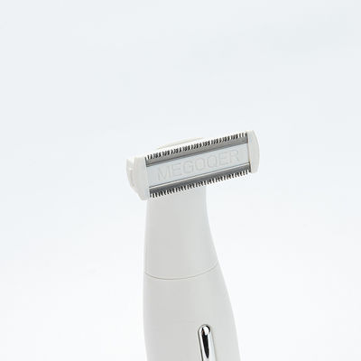 6-in-1多機能電動シェーバーとノーズヘアトリマー、1年間の保証とUSB充電