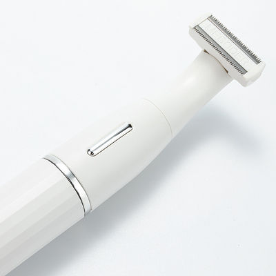 6-in-1多機能電動シェーバーとノーズヘアトリマー、1年間の保証とUSB充電