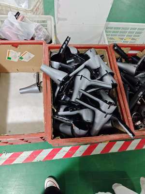 円滑で輝くカールのための1年保証と110-240V電圧の25mmバレルのセラミックヘアカラー