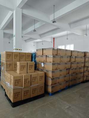 双電圧多機能ヘアドライヤー 簡単にスタイリングするために円筒筒付きブラシ